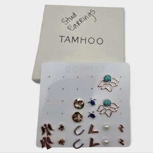 𝅺9 Pairs of Stud Earrings